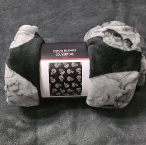 Skull Pattern Throw Blanket 50x60 Brand New